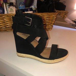 Brash black wedges